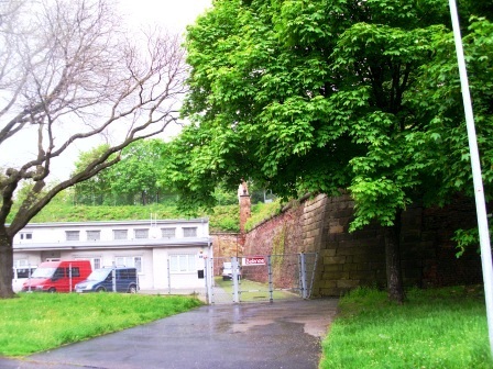 Stadtumwallung am alten Stadion, manchmal sehr gut versteckt